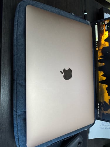 MAC book air 2018 98% Ram 8GB ssd 128GB have charger zin Srcee 2K super retina