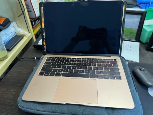 MAC book air 2018 98% Ram 8GB ssd 128GB have charger zin Srcee 2K super retina