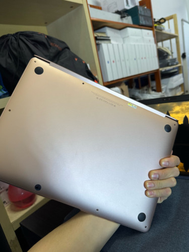 MAC book air 2018 98% Ram 8GB ssd 128GB have charger zin Srcee 2K super retina