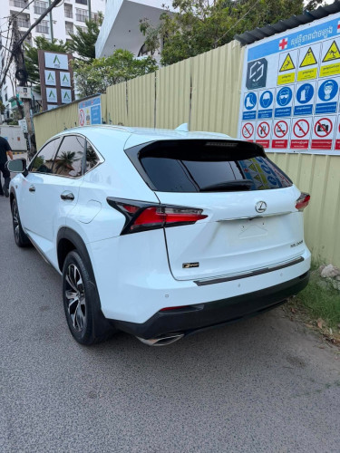 NX200T F-Sport 2016