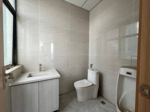 Office for rent at Bkk1   (Of-273) ការិយាល័យជួលនៅបឹងកេងកង1 មានបន្ទប់ទឹកឯកជន