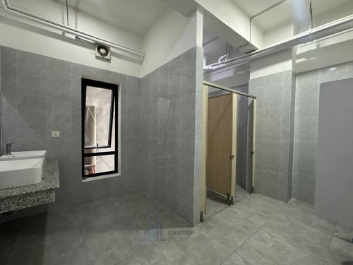 Office Space 90 sqm for Rent in Toul Tom Poung Area