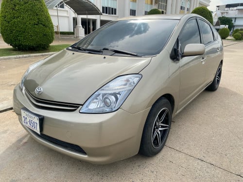 Prius 2005 half full