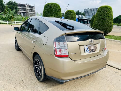 Prius 2005 half full