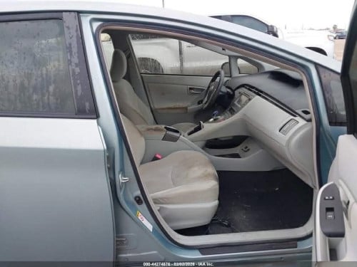 Prius 2012 option3 ពណ៍ផ្សែងបារីឡាននៅតាមផ្លូវ សាង 14xxx$រៀប 16xxx$