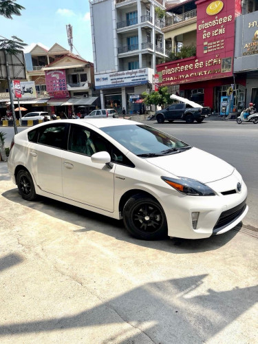 Prius 2013 ក្រដាសពន្ធ បង់រំលស់ផ្ទាល់5000$យកជិះភ្លាម