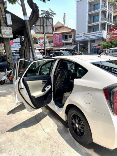 Prius 2013 ក្រដាសពន្ធ បង់រំលស់ផ្ទាល់5000$យកជិះភ្លាម