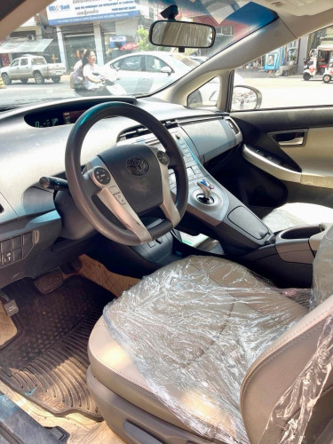 Prius 2013 ក្រដាសពន្ធ បង់រំលស់ផ្ទាល់5000$យកជិះភ្លាម