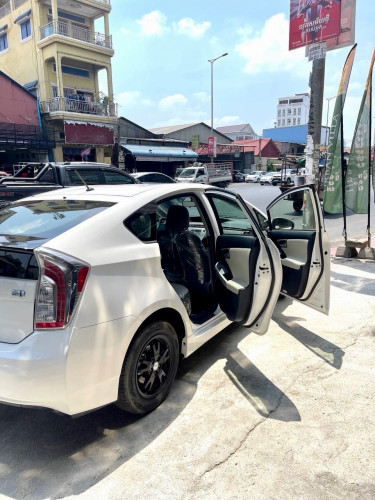 Prius 2013 ក្រដាសពន្ធ បង់រំលស់ផ្ទាល់5000$យកជិះភ្លាម