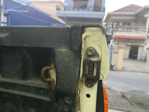 Tacoma 03 មានABS V6 អូតូប៉ុងភ្លើង ឡានថ្មី