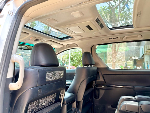 TOYOTA ALPHARD 2012 Hybrid Full Option ពណ៌ស ក្នុងខ្មៅ