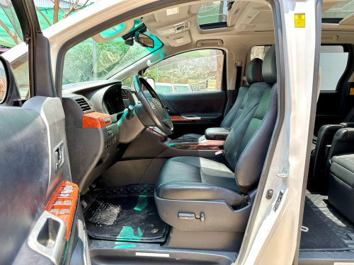 TOYOTA ALPHARD 2012 Hybrid Full Option ពណ៌ស ក្នុងខ្មៅ