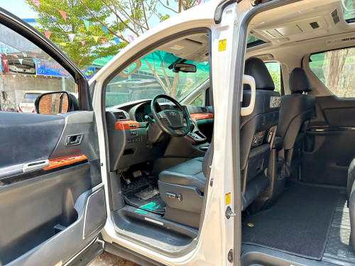 TOYOTA ALPHARD 2012 Hybrid Full Option ពណ៌ស ក្នុងខ្មៅ