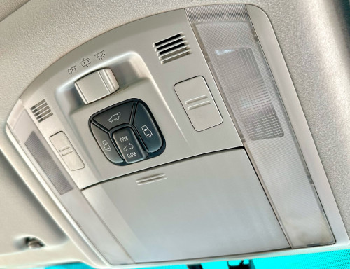 TOYOTA ALPHARD 2012 Hybrid Full Option ពណ៌ស ក្នុងខ្មៅ