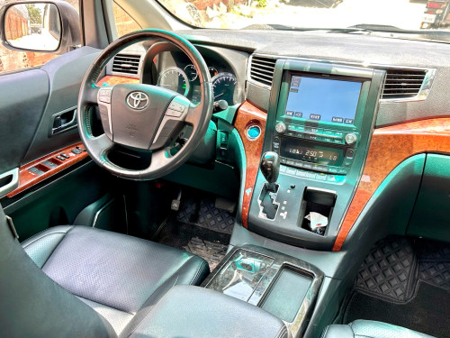 TOYOTA ALPHARD 2012 Hybrid Full Option ពណ៌ស ក្នុងខ្មៅ