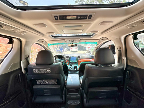 TOYOTA ALPHARD 2012 Hybrid Full Option ពណ៌ស ក្នុងខ្មៅ