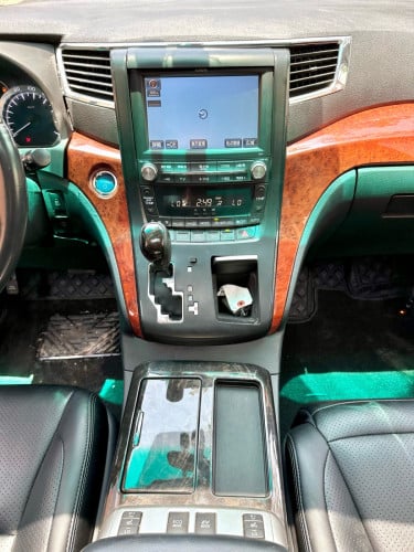 TOYOTA ALPHARD 2012 Hybrid Full Option ពណ៌ស ក្នុងខ្មៅ
