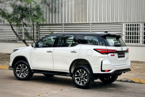 TOYOTA Fortuner Legender 2026