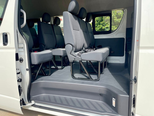 TOYOTA Hiace 16 កៅអី (រោងចក្រជប៉ុន)