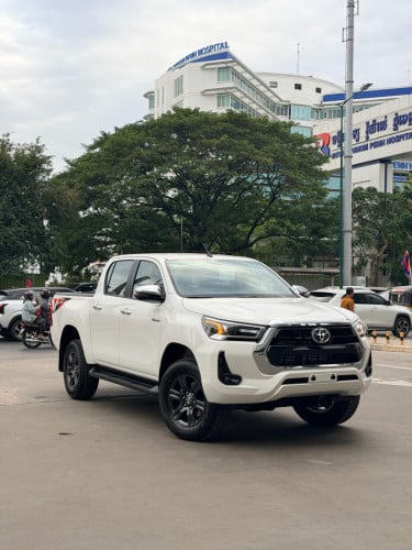 TOYOTA Hilux Revo V Edition 2026