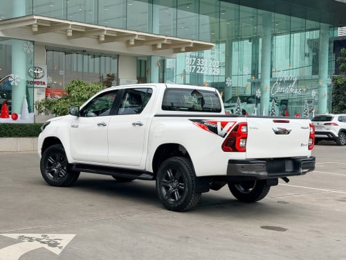 TOYOTA Hilux Revo V Edition 2026
