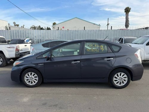 Toyota prius 2012 options 3 plug in