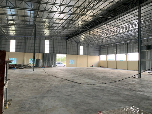WH 1300m2 at Sensok for rent
