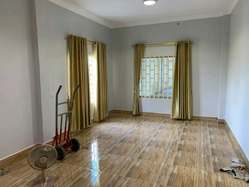 WH 1300m2 at Sensok for rent