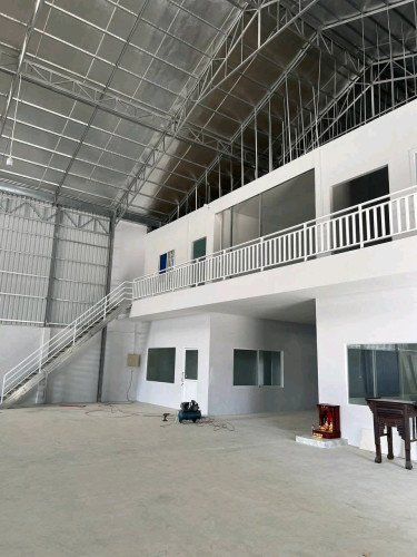 WH 1900m2 at Sensok for rent