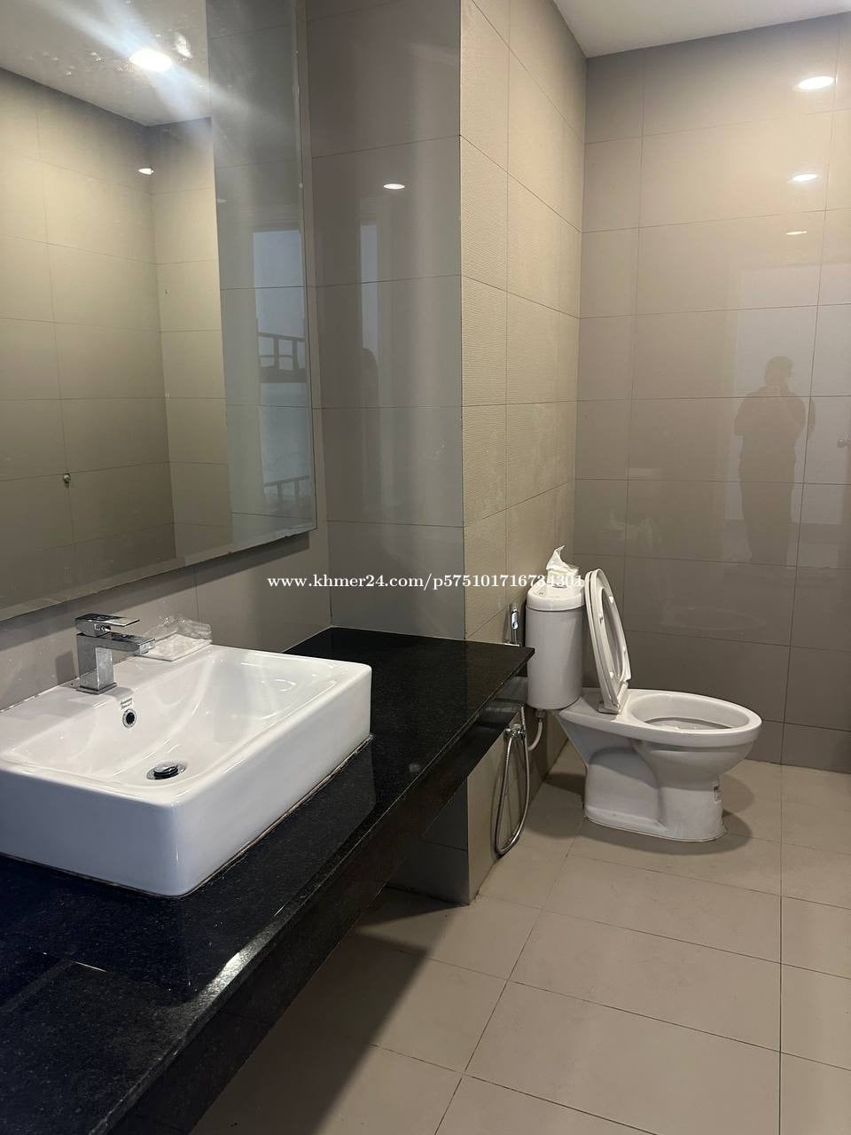 បន្ទប់ជួល មានម៉ាសុីនត្រជាក់ wifi ចំណតម៉ូតូ ចំណតឡាន