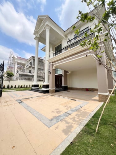 វីឡាឃ្វីនក្លាស៊ិក(ទល់មុខសួន)សម្រាប់លក់បន្ទាន់ #ផ្ទះកែរខុសស្តង់ដាបុរីនិងថែមប្លង់សេរដំបូល