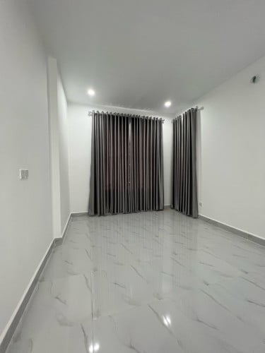 វីឡាជាប់ជើងភ្នំ កំពត