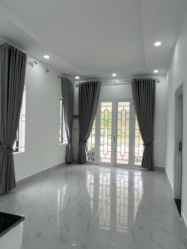 វីឡាជាប់ជើងភ្នំ កំពត