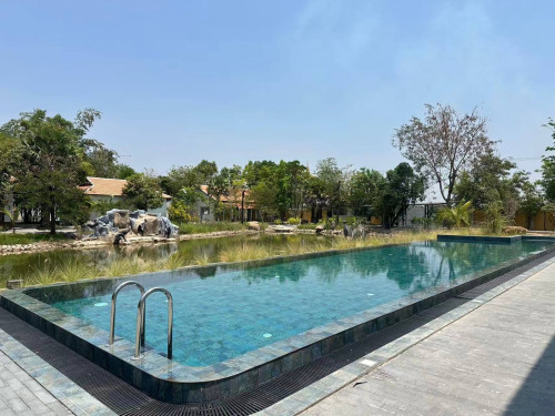 វីឡាភូមិគ្រឹះ ដីជិត1ហិចតា សម្រាប់លក់ឬជួល