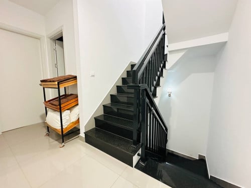 ផ្ទះអាជីវកម្មលក់បន្ទាន់!! នៅបុរីជីបម៉ុង ផ្លូវ598 សង្កាត់ច្រាំងចំរេះទី១ ខណ្ឌឬស្សីកែវ ភ្នំពេញ
