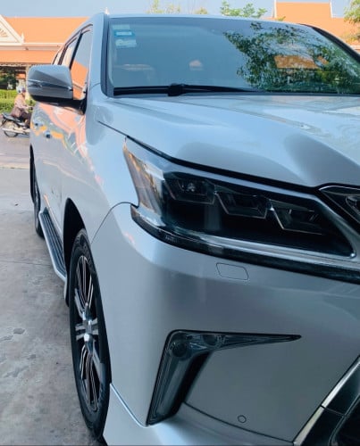 ស្អាតណាស់Lexus LX 570 ហ្សីនមួយជុំកាត់ពីម្ចាស់ដើមផ្ទាល់ តម្លៃត្រឹមតែ 98000$ ចរចា Tel: 012892537
