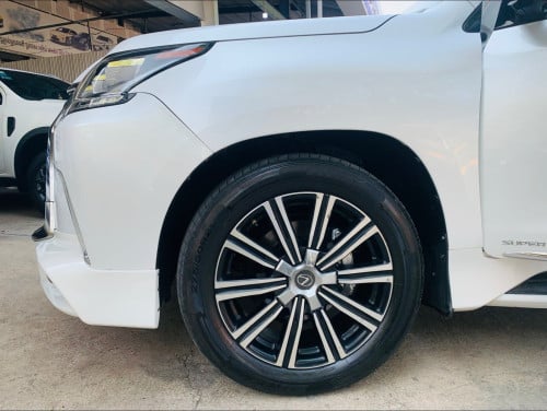 ស្អាតណាស់Lexus LX 570 ហ្សីនមួយជុំកាត់ពីម្ចាស់ដើមផ្ទាល់ តម្លៃត្រឹមតែ 98000$ ចរចា Tel: 012892537