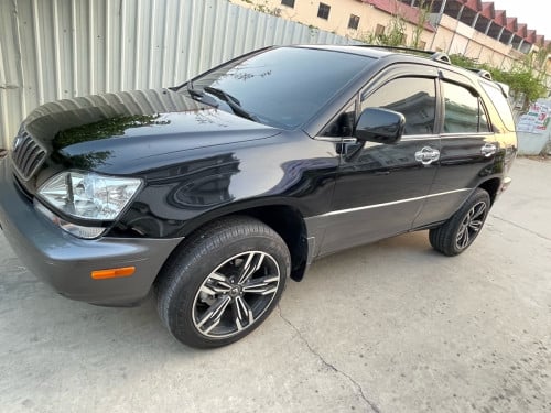 ឡានលក់Lexus RX300ឆ្នាំ02ប៉ុង1ធានានៅថ្មីមុខក្រោយអត់បុកអត់ប៉ះទឹកថ្នាំនៅស្រុិន85%លក់11000$ចរចា012630409