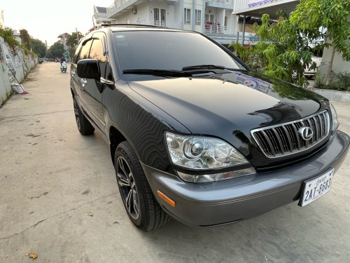 ឡានលក់Lexus RX300ឆ្នាំ02ប៉ុង1ធានានៅថ្មីមុខក្រោយអត់បុកអត់ប៉ះទឹកថ្នាំនៅស្រុិន85%លក់11000$ចរចា012630409