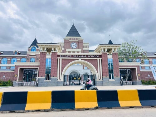វីឡាឃ្វីន (Queen Villa )ក្នុងបុរី ជីបម៉ុង 598 ផ្លូវឯកឧត្តមជាសុផារ៉ា ត្រូវការលក់បន្ទាន់ខ្លាំង