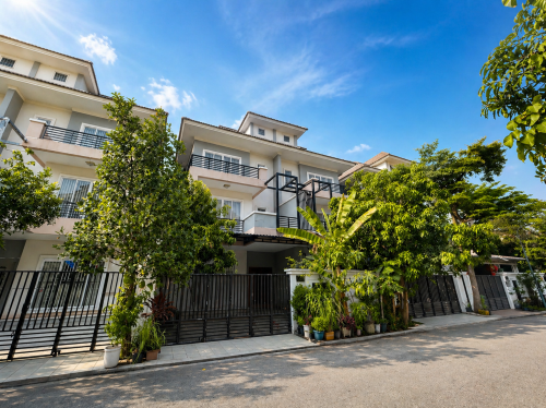 🏠 វិឡាភ្លោះត្រូវការលក់បន្ទាន់ ក្នុងបុរីភ្នំពេញថ្មី ផ្លូវទ្រុងមាន់