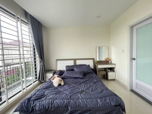 🏡 វីឡាកូនកាត់ LC2 ម៉ូដឺន  សល់ដីចំហៀងសម្រាប់លក់