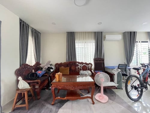 🏡 វីឡាកូនកាត់ LC2 ម៉ូដឺន  សល់ដីចំហៀងសម្រាប់លក់