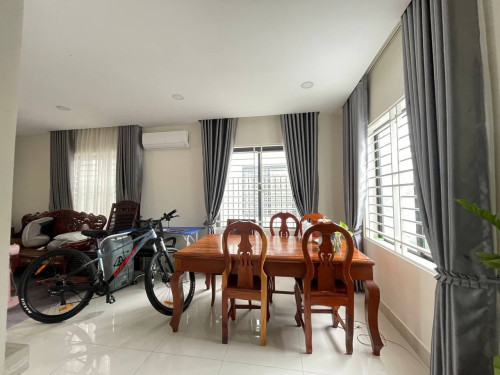 🏡 វីឡាកូនកាត់ LC2 ម៉ូដឺន  សល់ដីចំហៀងសម្រាប់លក់