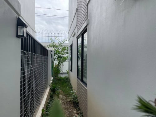 🏡 វីឡាកូនកាត់ LC2 ម៉ូដឺន  សល់ដីចំហៀងសម្រាប់លក់