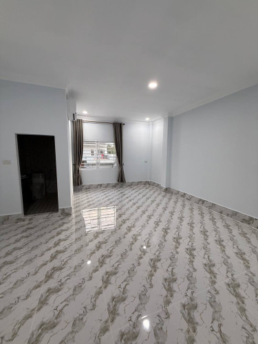 🏡House for rent has 9 rooms✅Price 4000$,In Poipet City