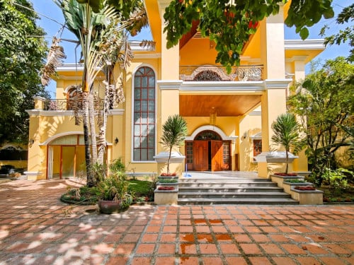 🏡Spacious 6 Bedrooms Villa Available for Rent- Toul Kork Area