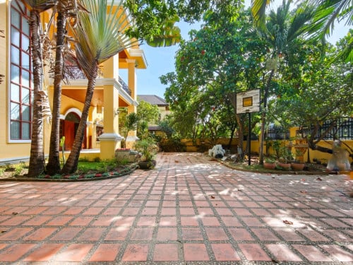 🏡Spacious 6 Bedrooms Villa Available for Rent- Toul Kork Area