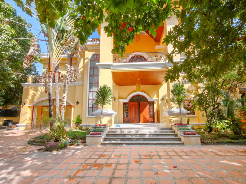 🏡Spacious 6 Bedrooms Villa Available for Rent- Toul Kork Area