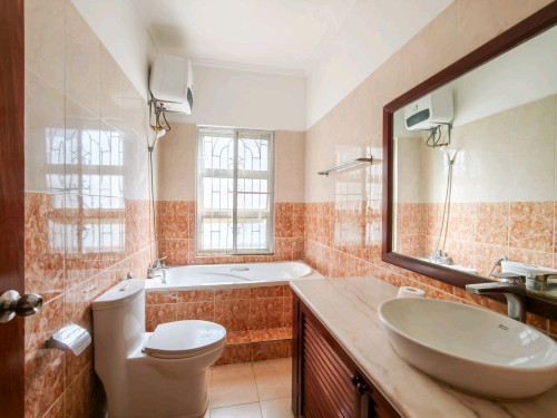 🏡Spacious 6 Bedrooms Villa Available for Rent- Toul Kork Area